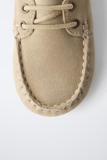 CHAUSSURES BATEAU EN CUIR - Marron sable de Zara - Image 6