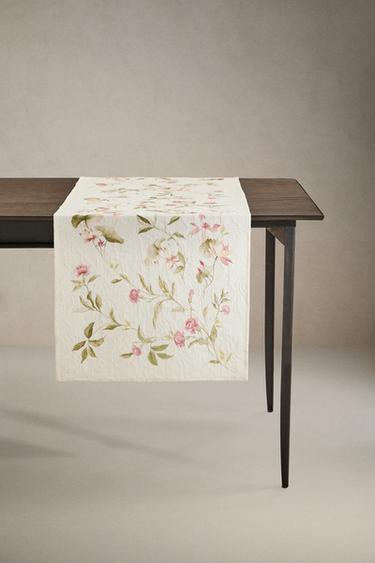 CAMINO MESA JACQUARD FLORAL - Rosado de Zara