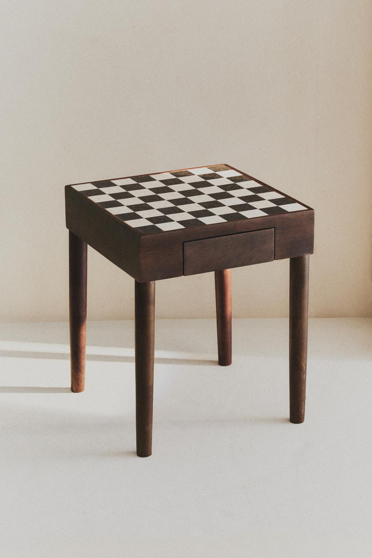 TEAK SIDE TABLE WITH MARBLE CHESS TOP — Black / White
