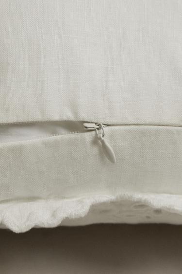 COUSSIN LIN BRODÉ - Blanc cassé de Zara - Image 3