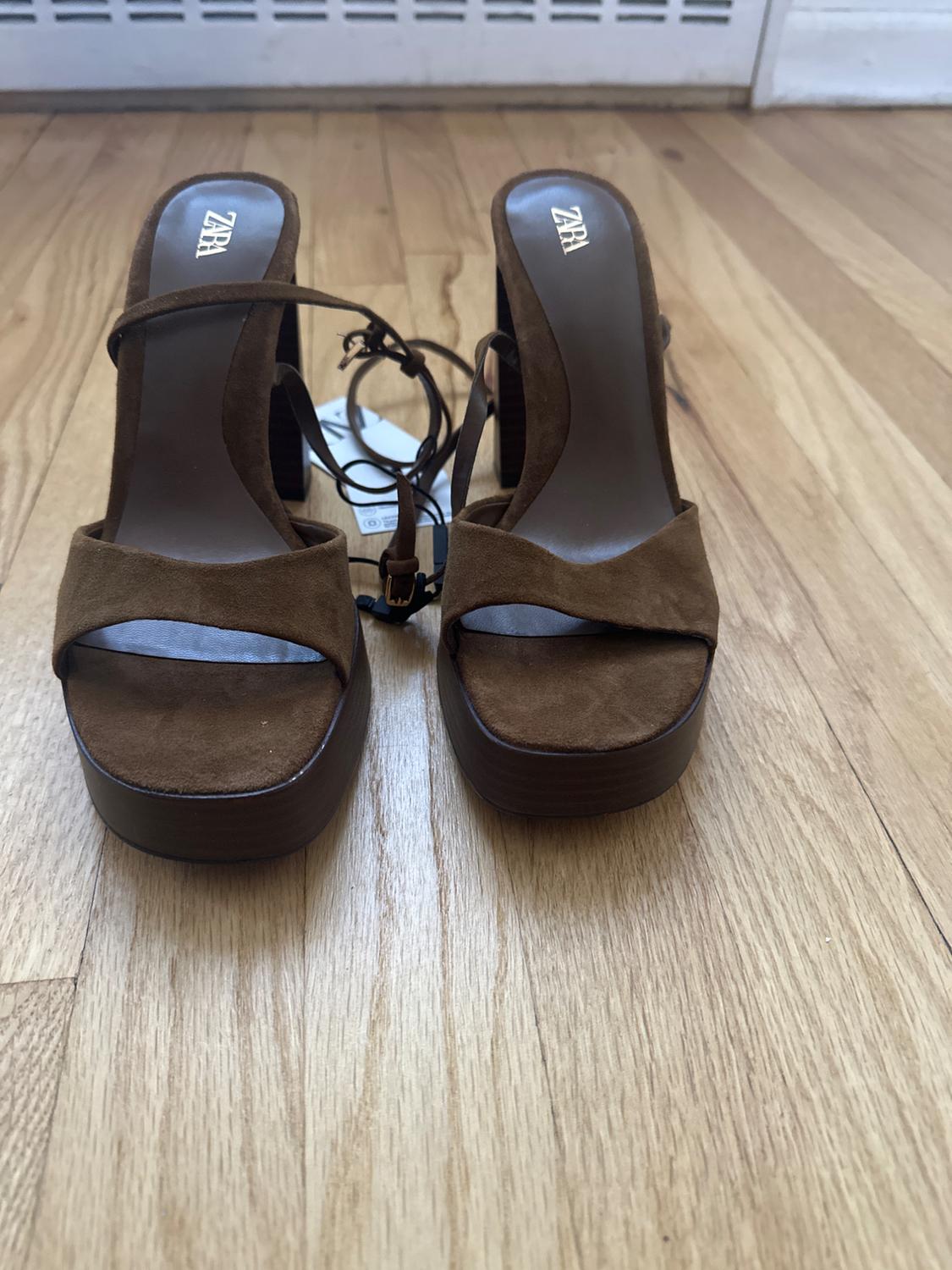 CHUNKY HEELED PLATFORM SUEDE SANDALS