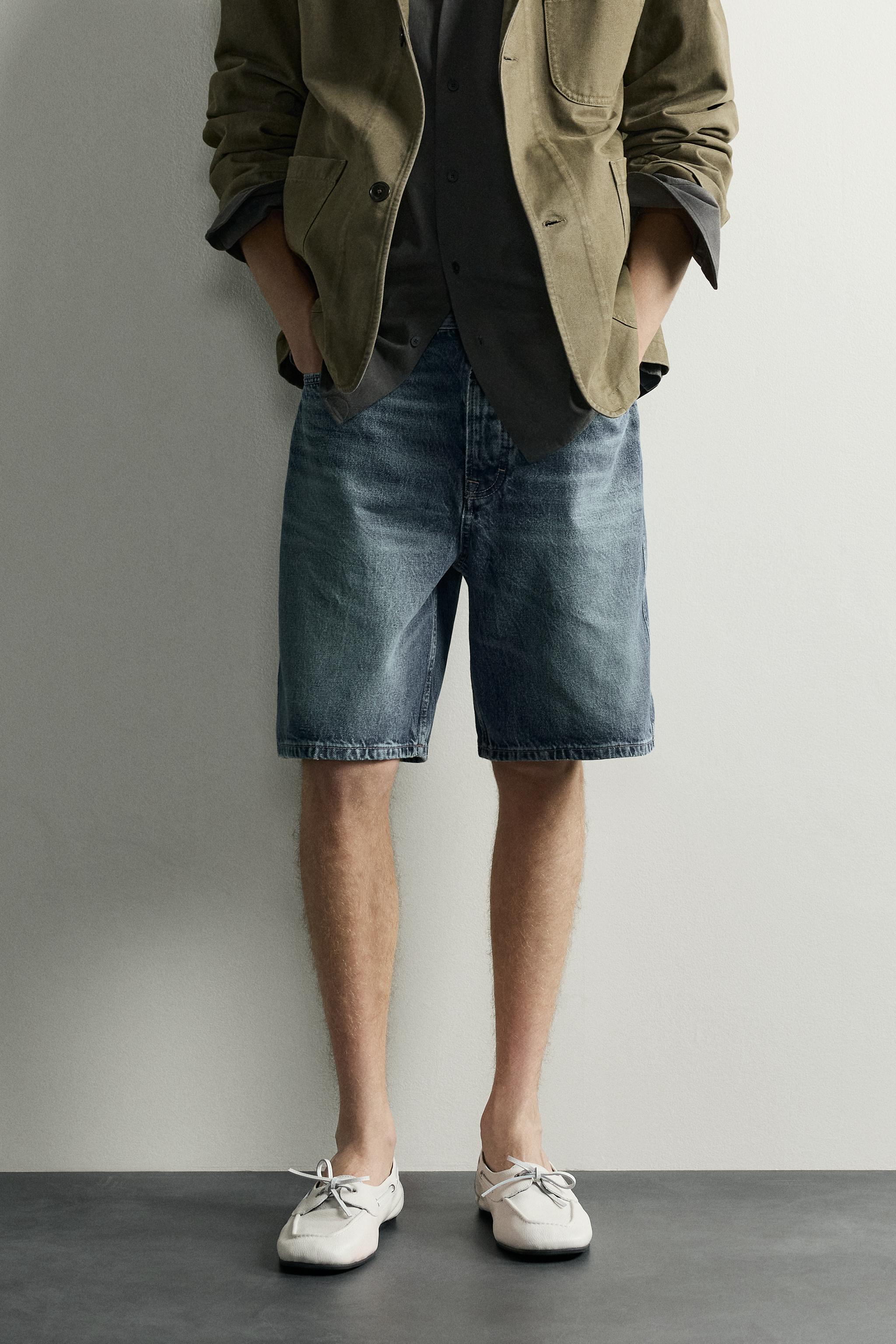 STRAIGHT FIT DENIM SHORTS — Blue