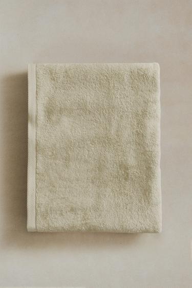 Zara PLAIN COTTON TERRYCLOTH BATH TOWEL (500 GXM²) - Light green