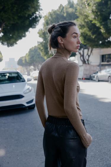 PULL BASIQUE EN MAILLE UNIE - Vison chiné de Zara - Image 2