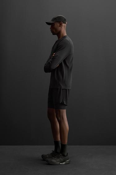 T-SHIRT PERFORÉ À MANCHES LONGUES - Noir de Zara - Image 3