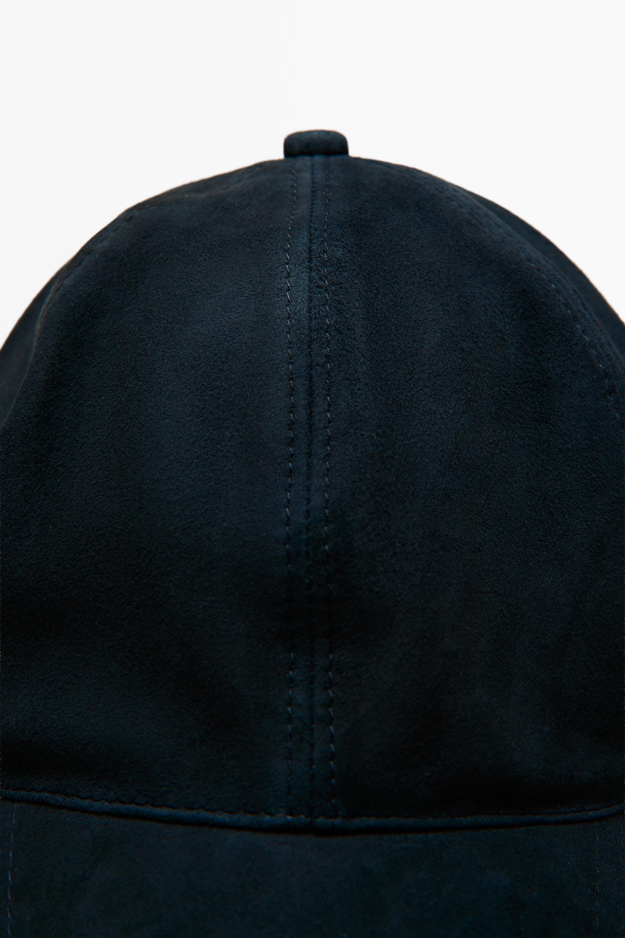 Casquette en cuir daim