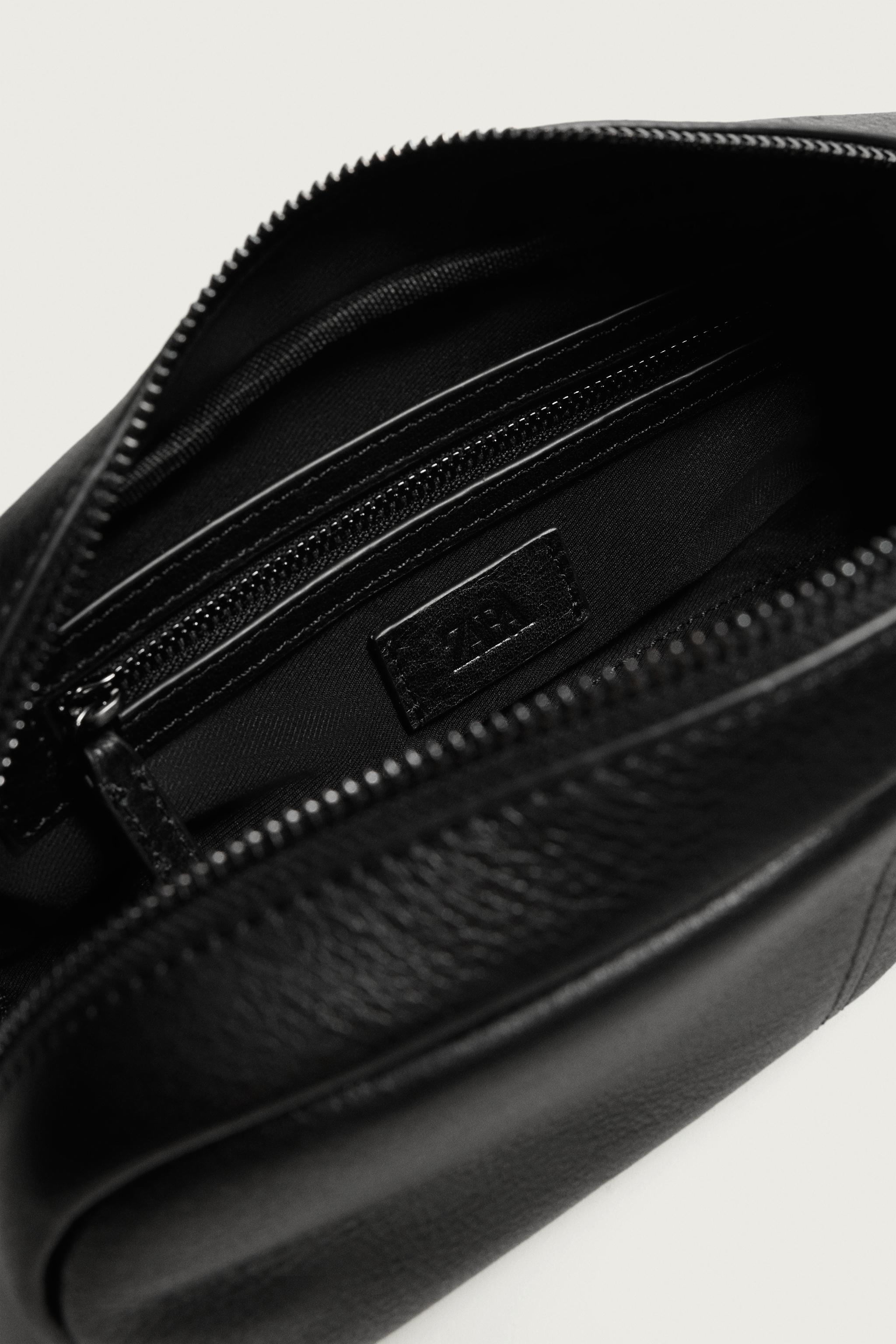 LEATHER TOILETRY BAG