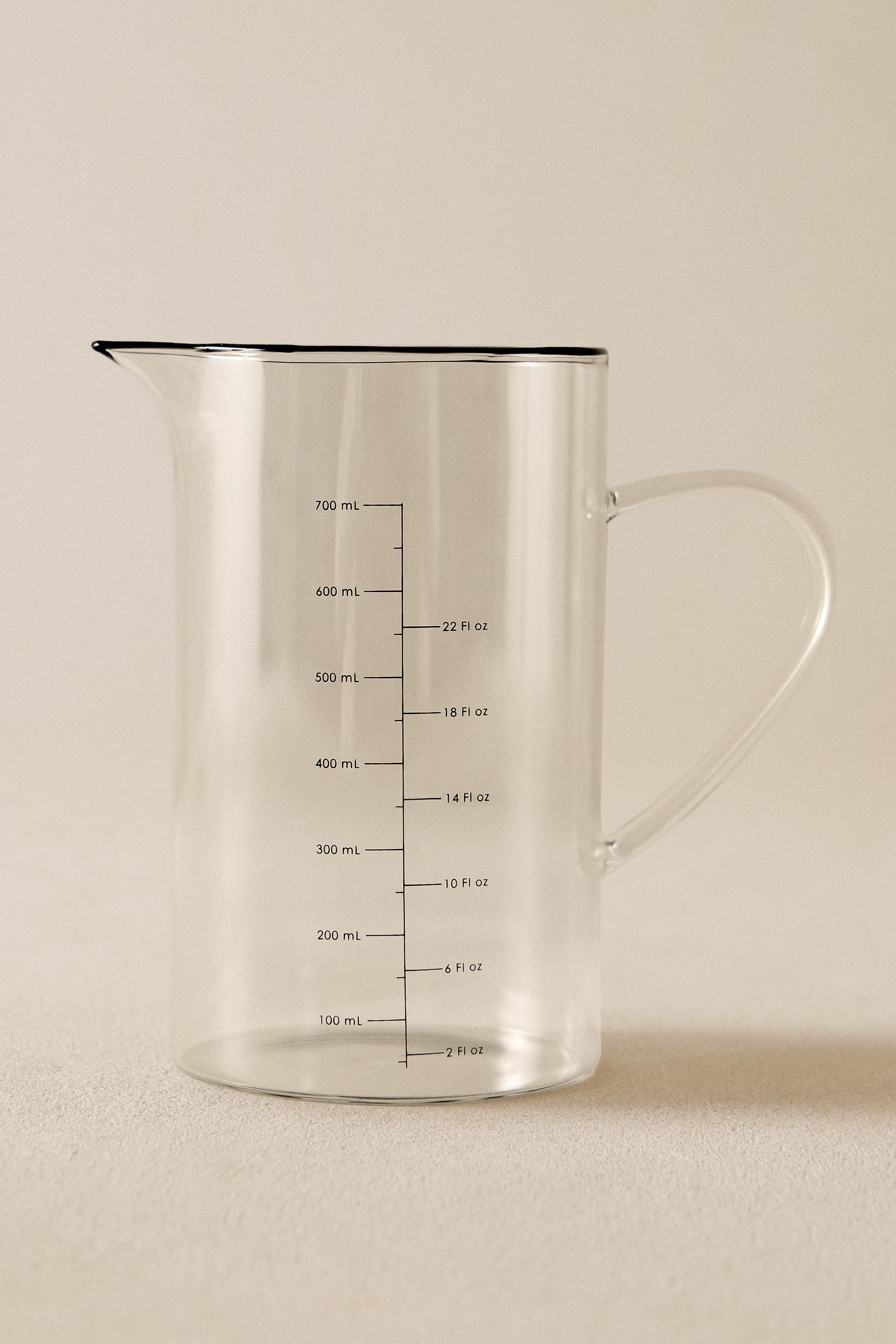 BOROSILICATE GLASS MEASURING PITCHER