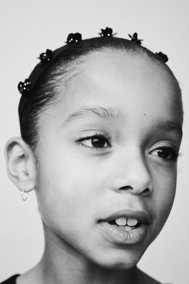 ЕЛАСТИЧНА ПОВ'ЯЗКА ДЛЯ ВОЛОССЯ З КВІТАМИ ЗІ СТРАЗІВ - Чорний Zara