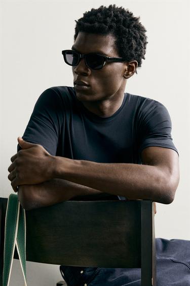 T-SHIRT BASIQUE SLIM /01 - Bleu marine de Zara