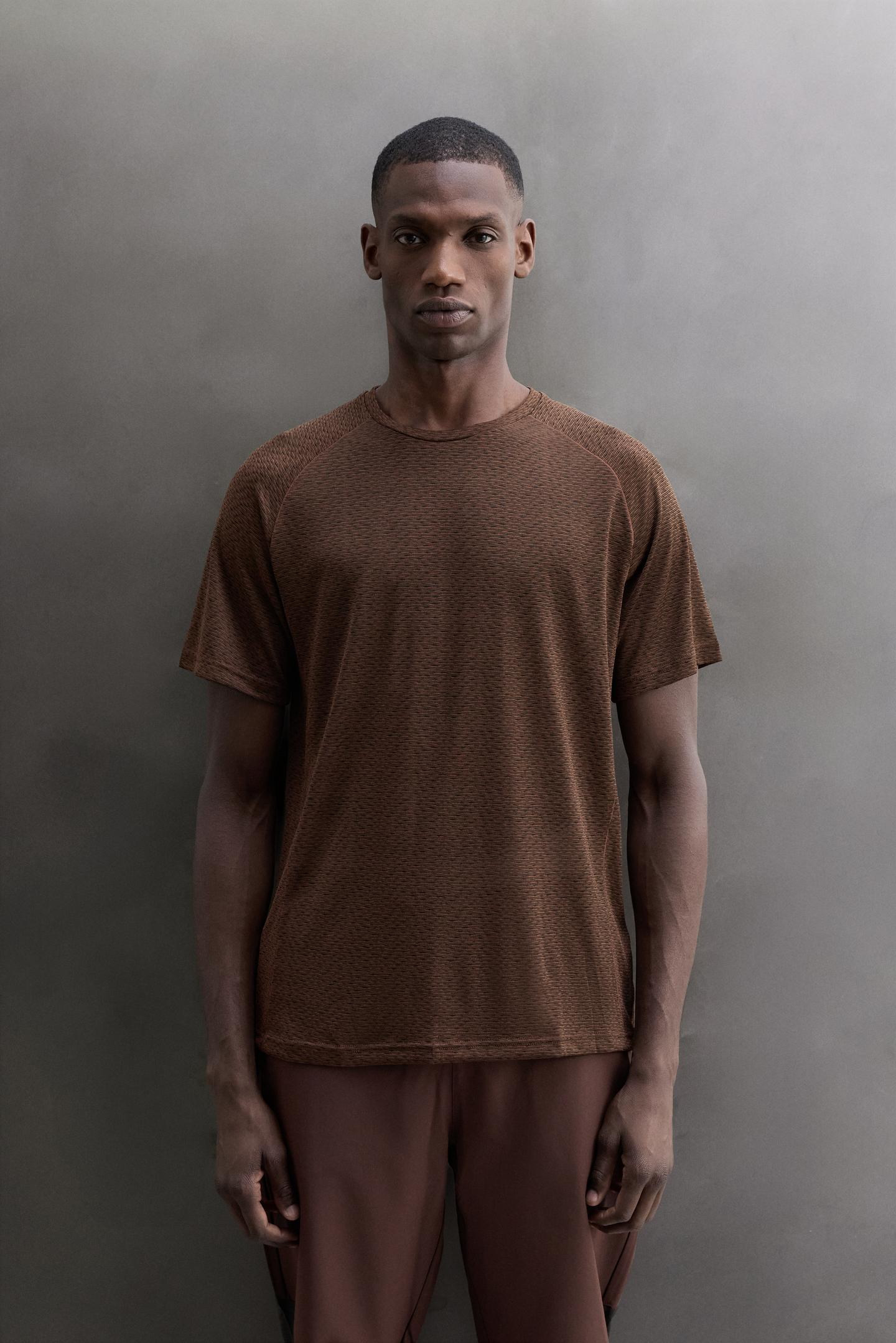 Мужская футболка Zara Structured Running, цвет: Коричневый — фото 2