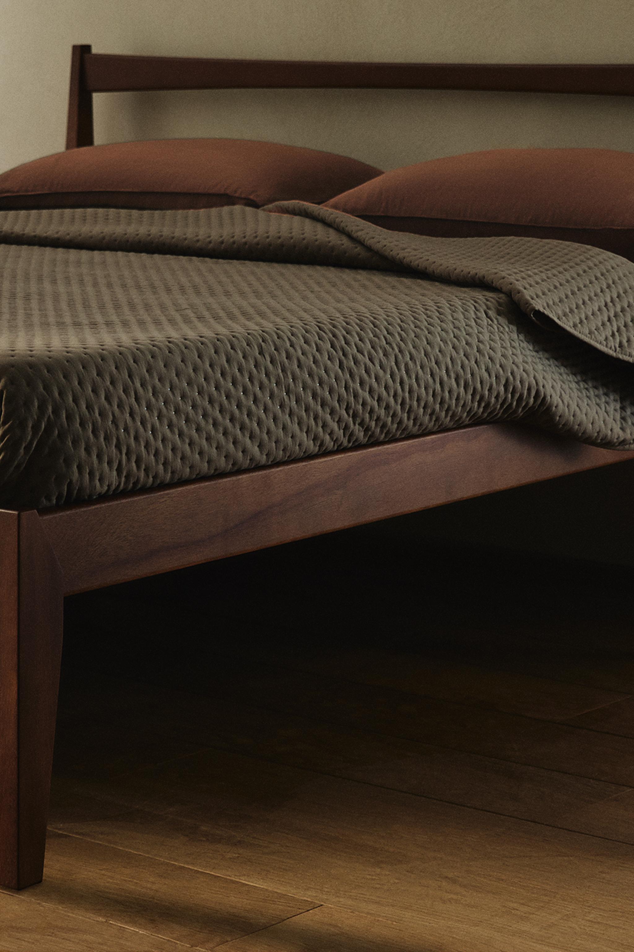 ESTRUCTURA CAMA CON CABECERA Marrón ZARA Mexico - Main Image