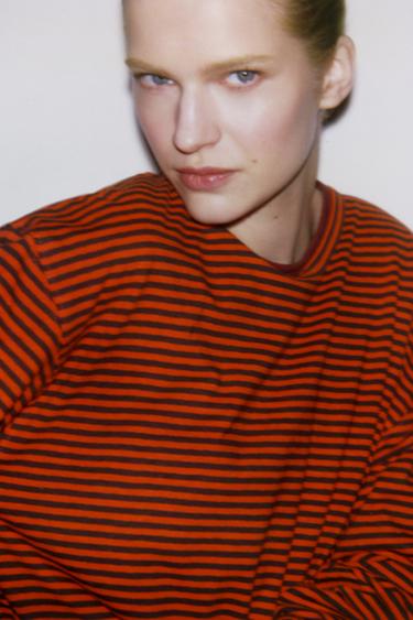 STRIPED COTTON AND LINEN T-SHIRT - Reds by Zara