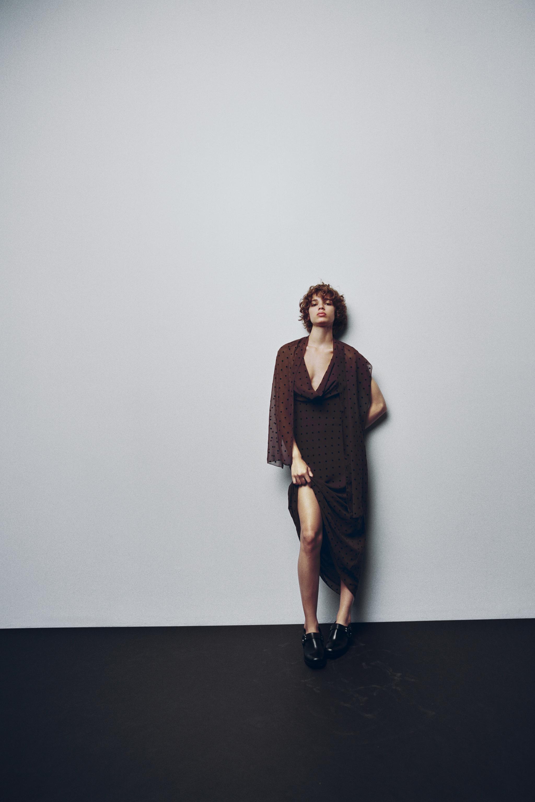 ドット柄フォワードロングワンピース - ブラウン | ZARA Japan