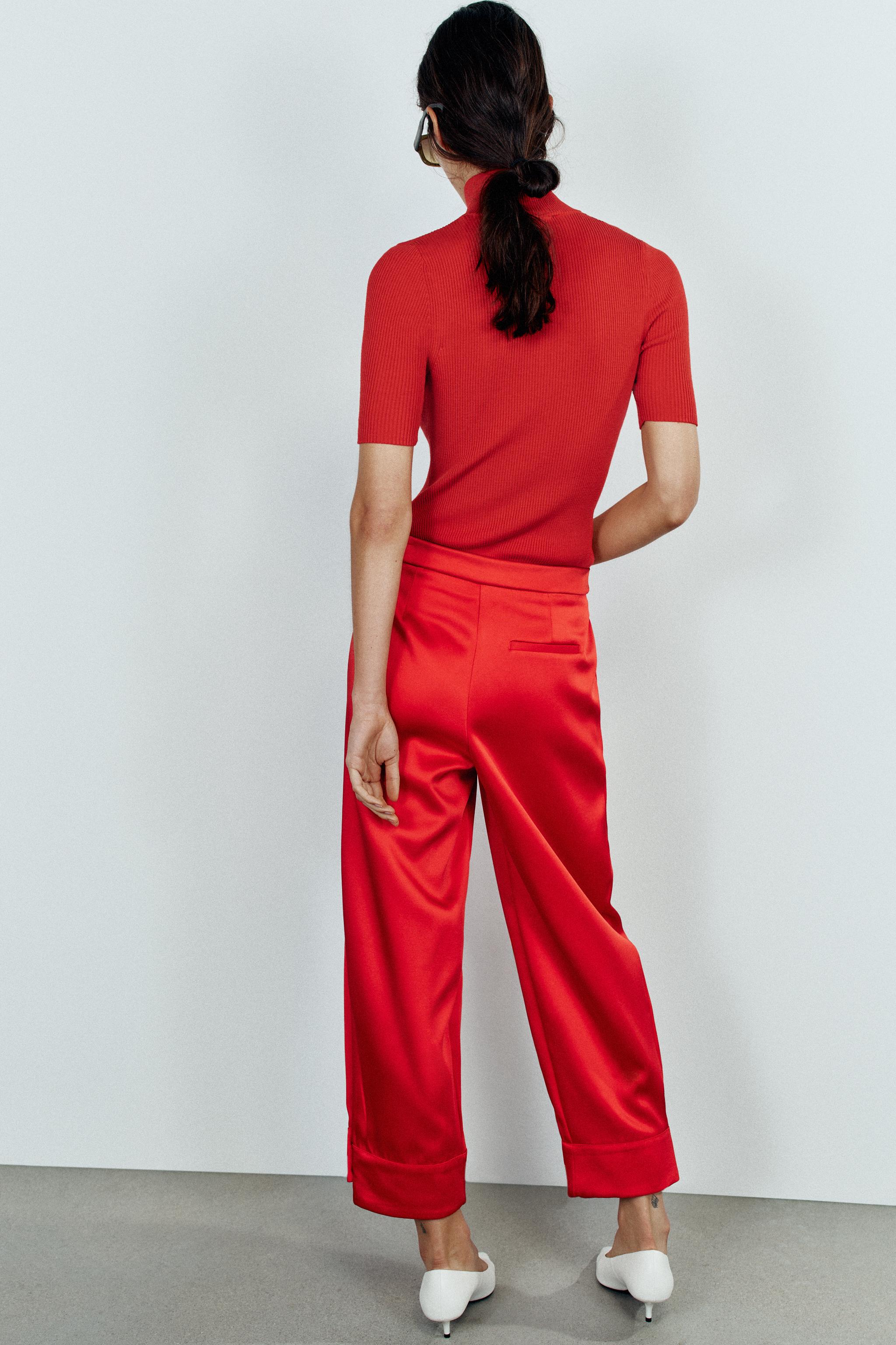 Zara Saten yüzeyli düğmeli paça pantolon görsel 6