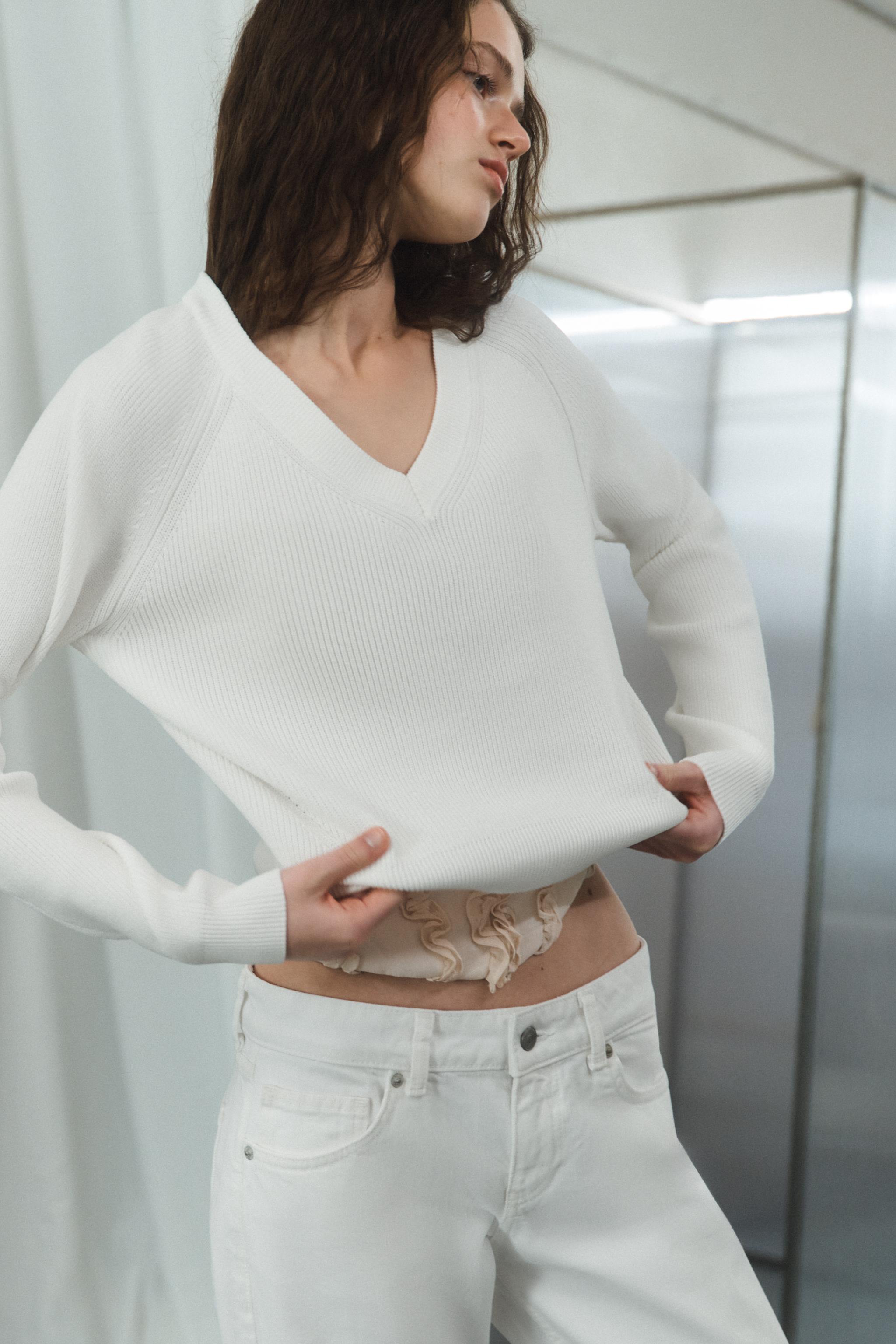 V-NECK KNIT JUMPER