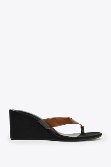 SANDALIA CUÑA VINILO - Negro de Zara