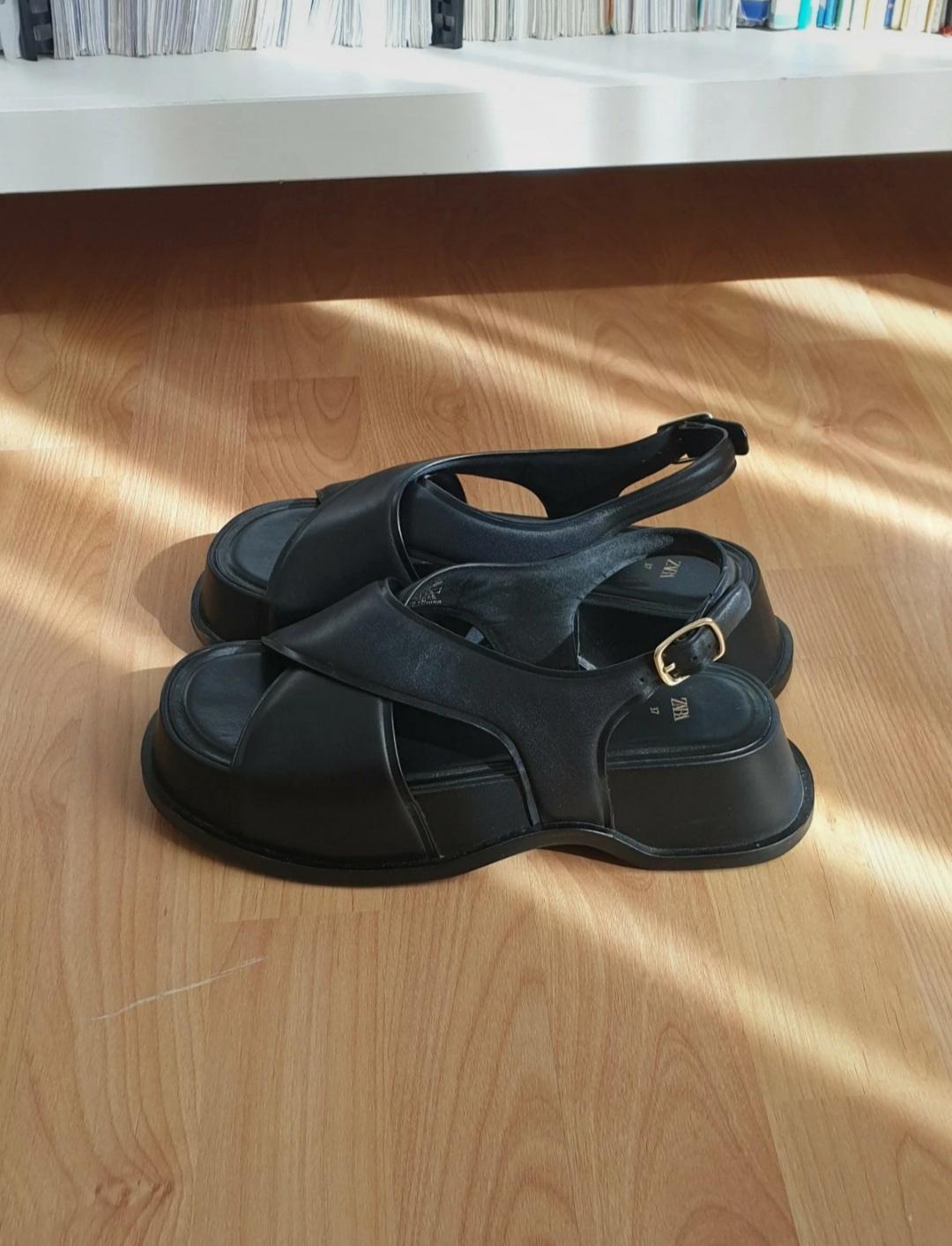 LEATHER SANDALS WITH CRISS-CROSS STRAPS - Image 2