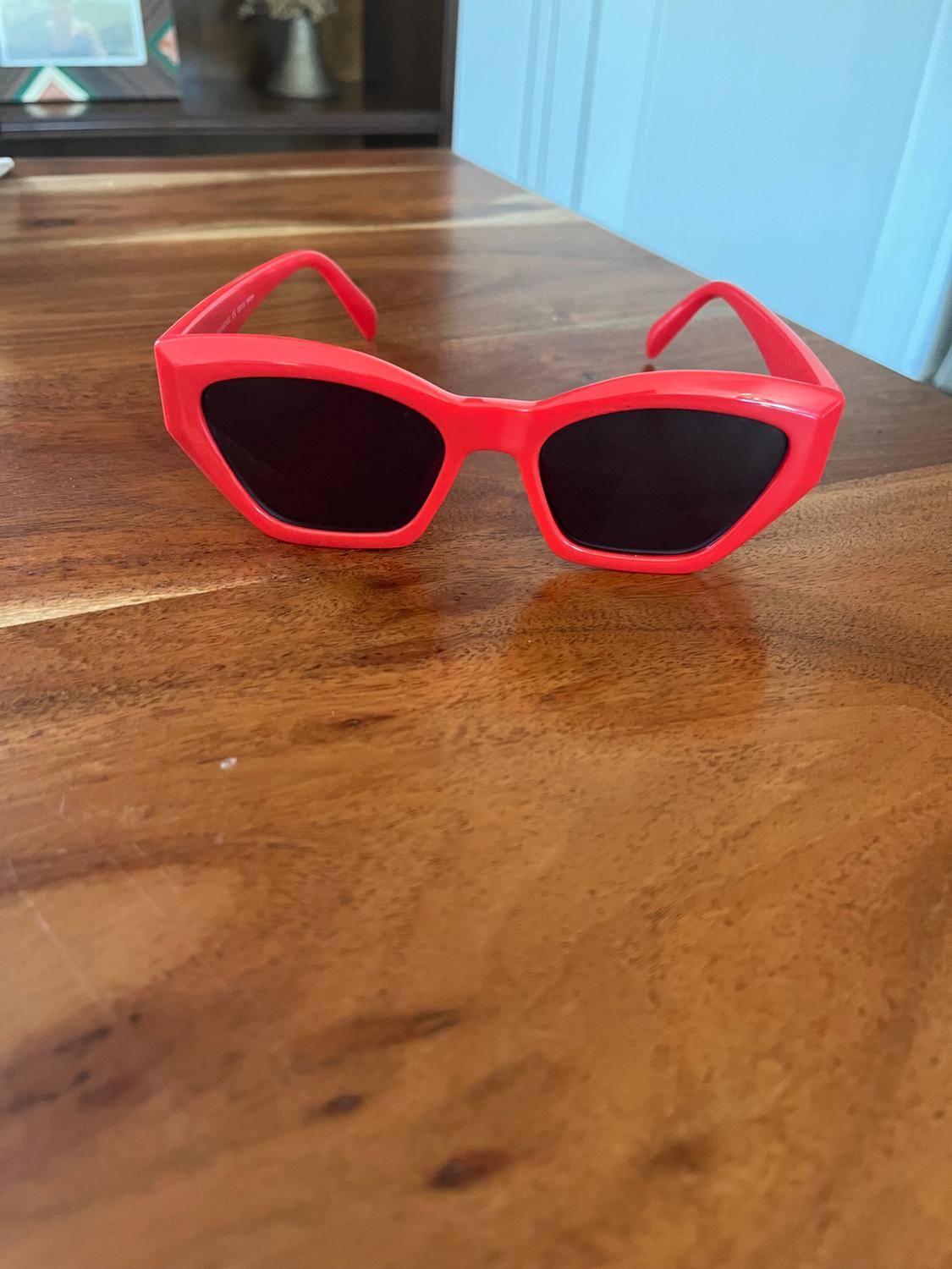 COLOURFUL SUNGLASSES
