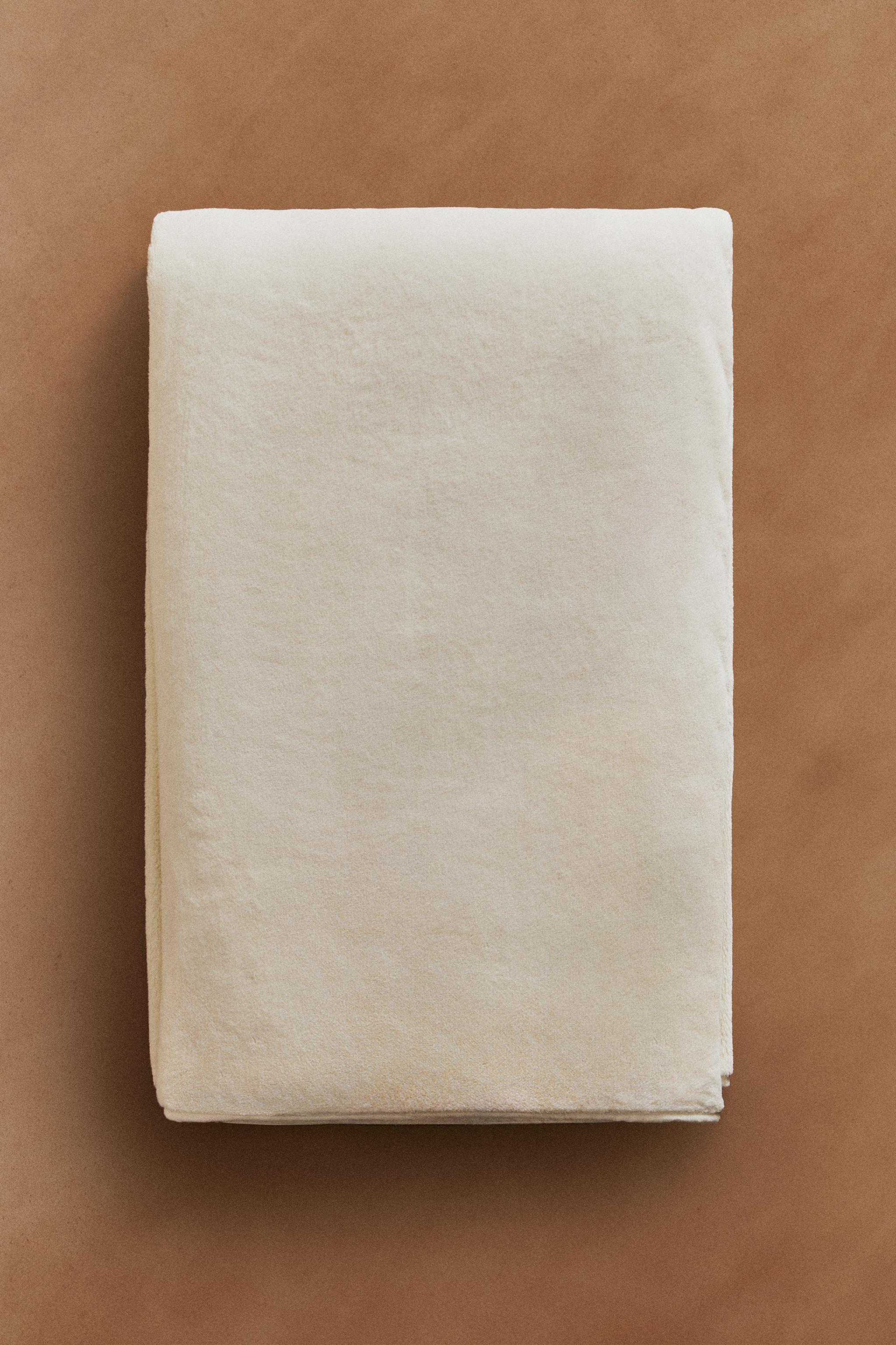 FLEECE BLANKET