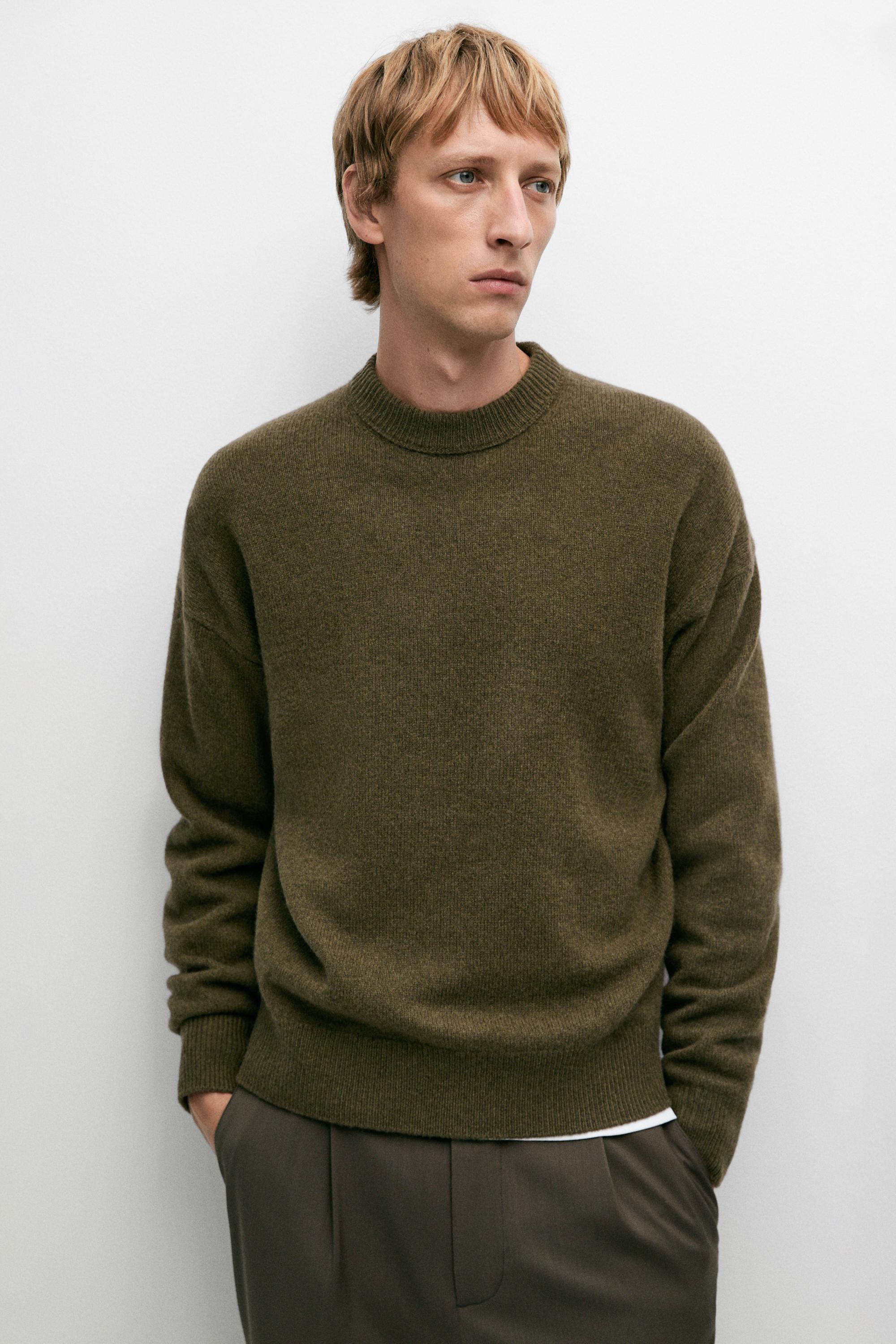 100% wool knit round-neck sweater