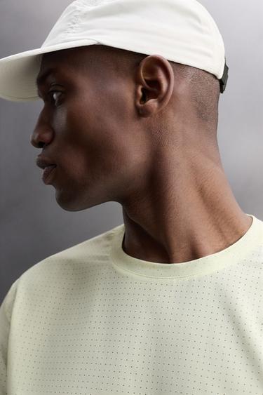 T-SHIRT PERFORÉ À MANCHES LONGUES - Citron vert de Zara - Image 5