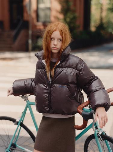 Kashta tikilgan charm kurtka Kashta tikilgan charm kurtka