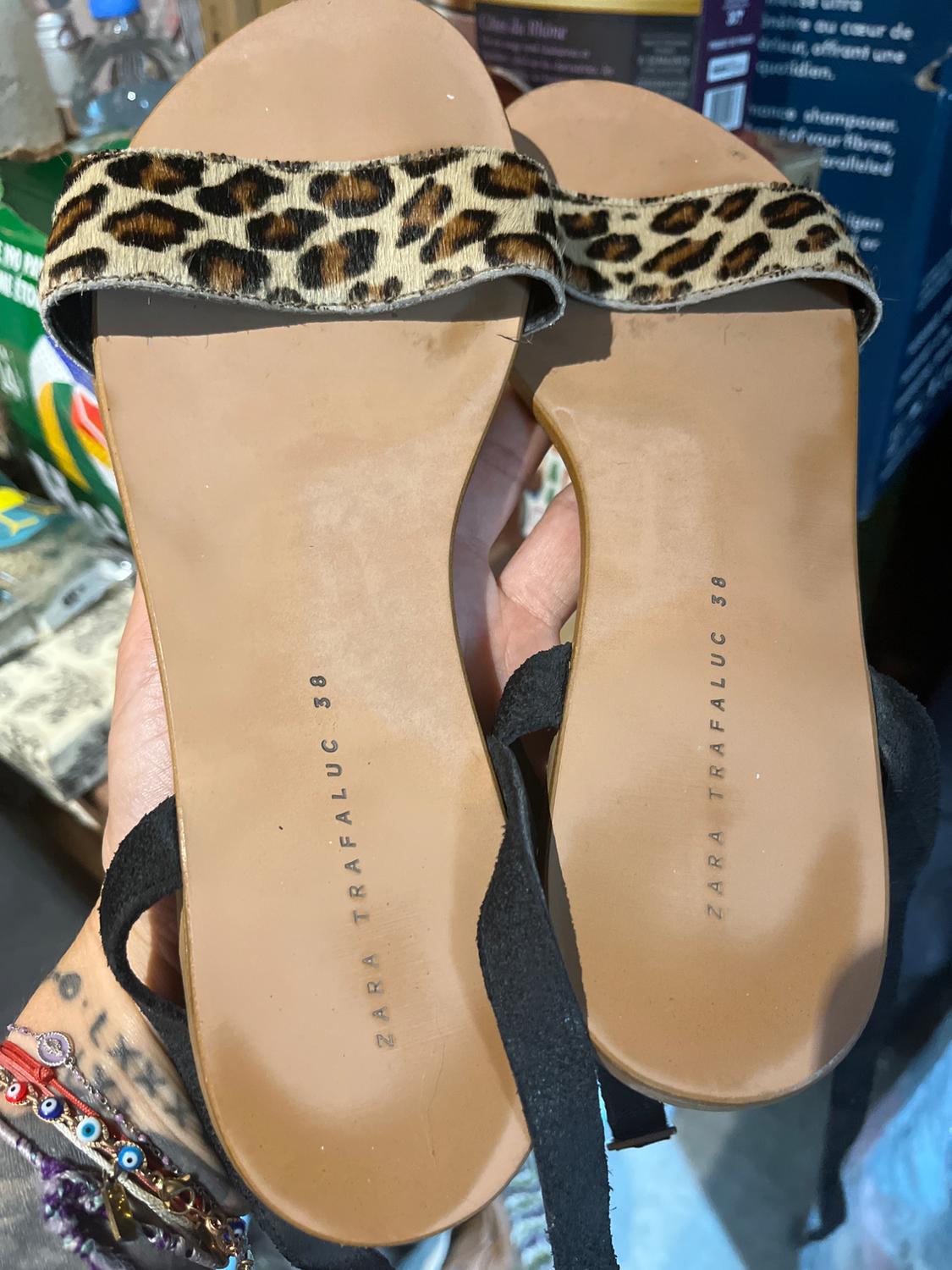 FLAT LEATHER SANDALS WITH LEOPARD PRINT STRAP - Image 3