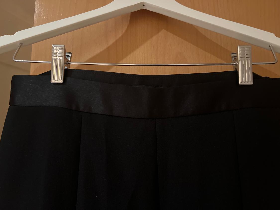 PANTALÓN VESTIR NEGRO CON CINTURÓN RASO BOTÓN PIEDRA - Image 5