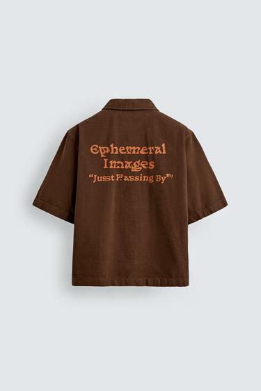 قميص مغسول بطبعة ممزوجة - بني الخاص بـ Zara