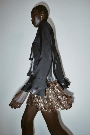 BLOUSE À VOLANTS EN TISSU BRILLANT - Noir de Zara - Image 2