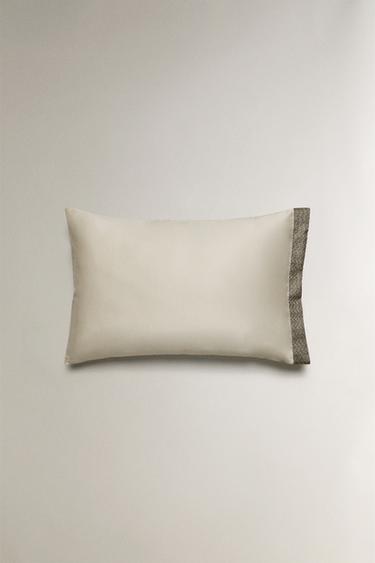TAIE D’OREILLER SATIN BRODÉ (300 FILS) - Beige de Zara - Image 2
