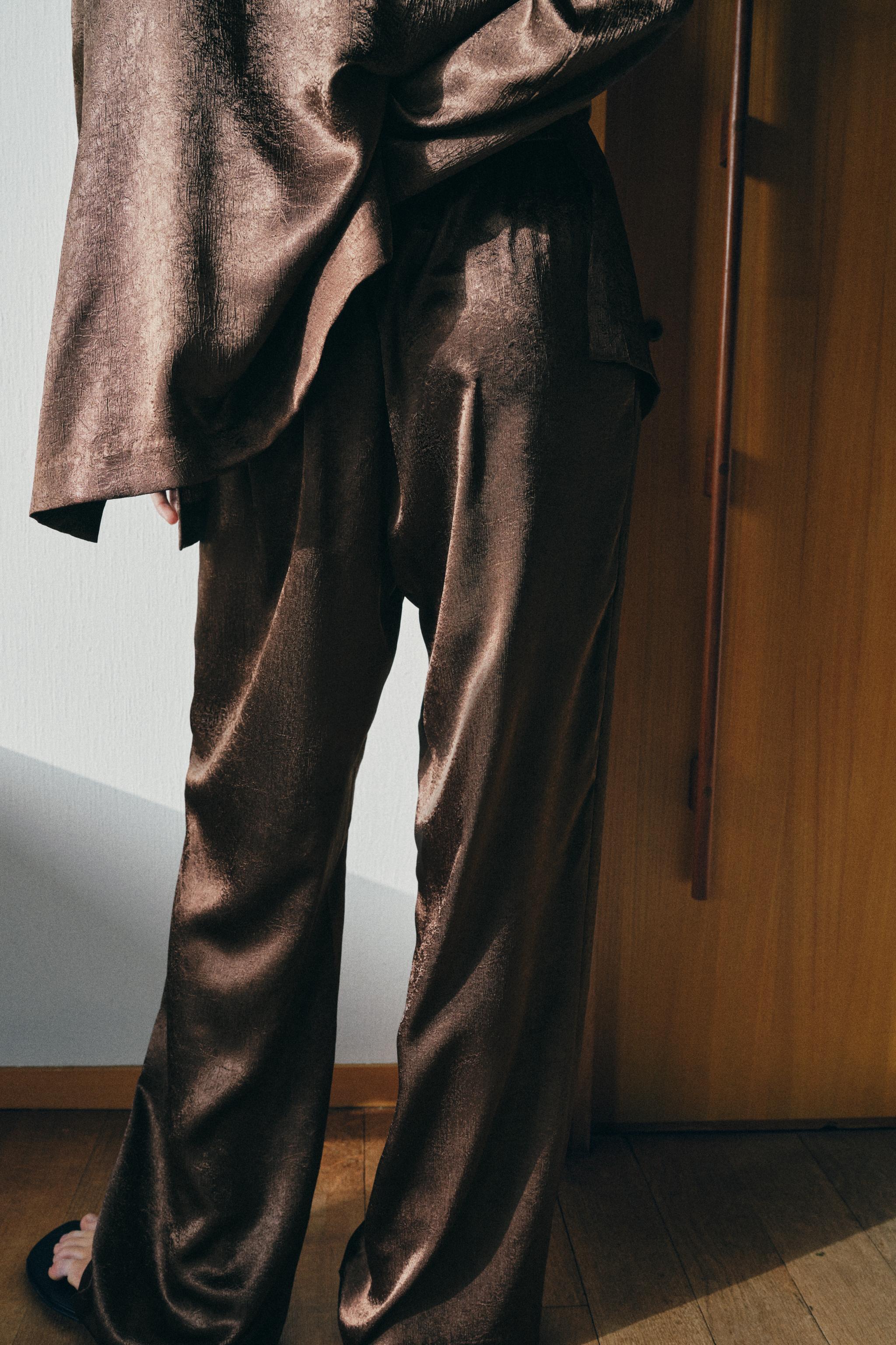 WRINKLE-LOOK FLOWY PANTS