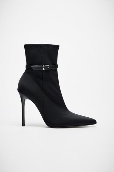 حذاء للكاحل بكعب وإبزيم - أسود الخاص بـ Zara