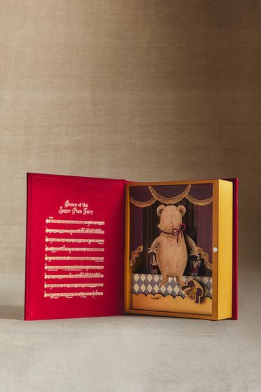 KERSTBOEK MUZIEKDOOS MET MUIZENPOPPENSPELER - Rood van Zara