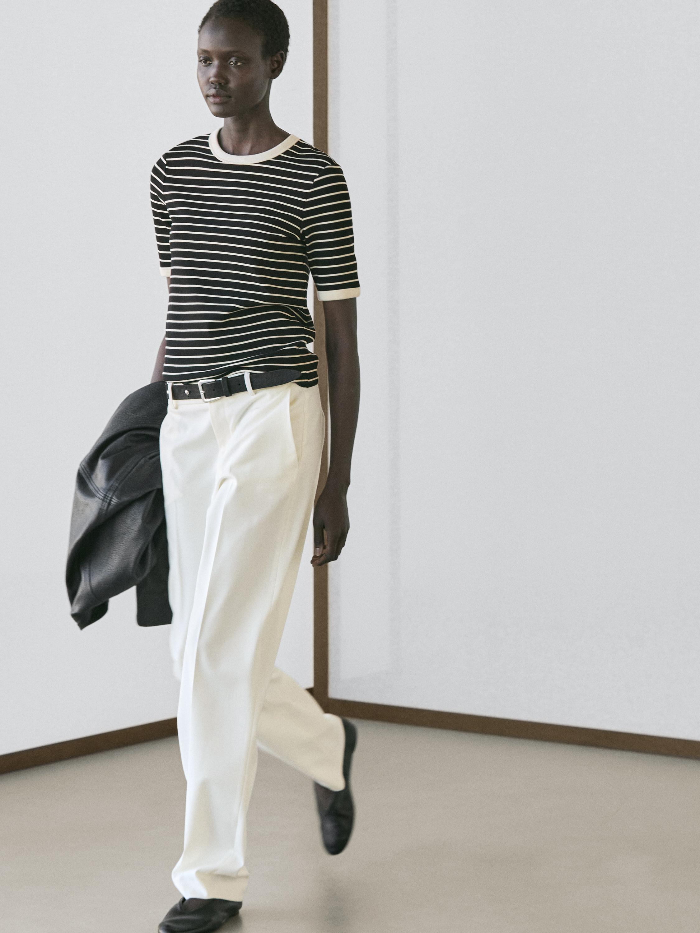 Short sleeve T-shirt with contrast stripes