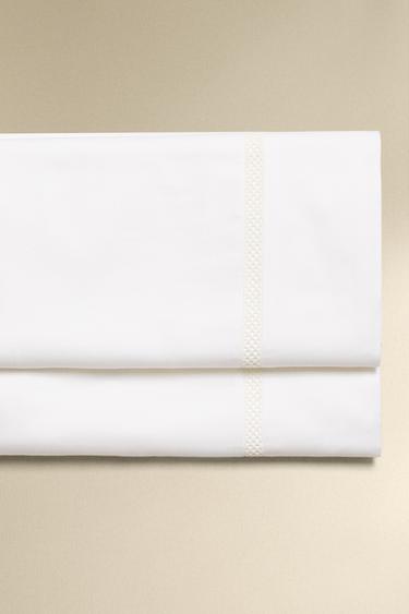 OBERLAKEN AUS SATIN MIT HOHLSAUMSTICKEREI - Cremefarben von Zara - Bild 0