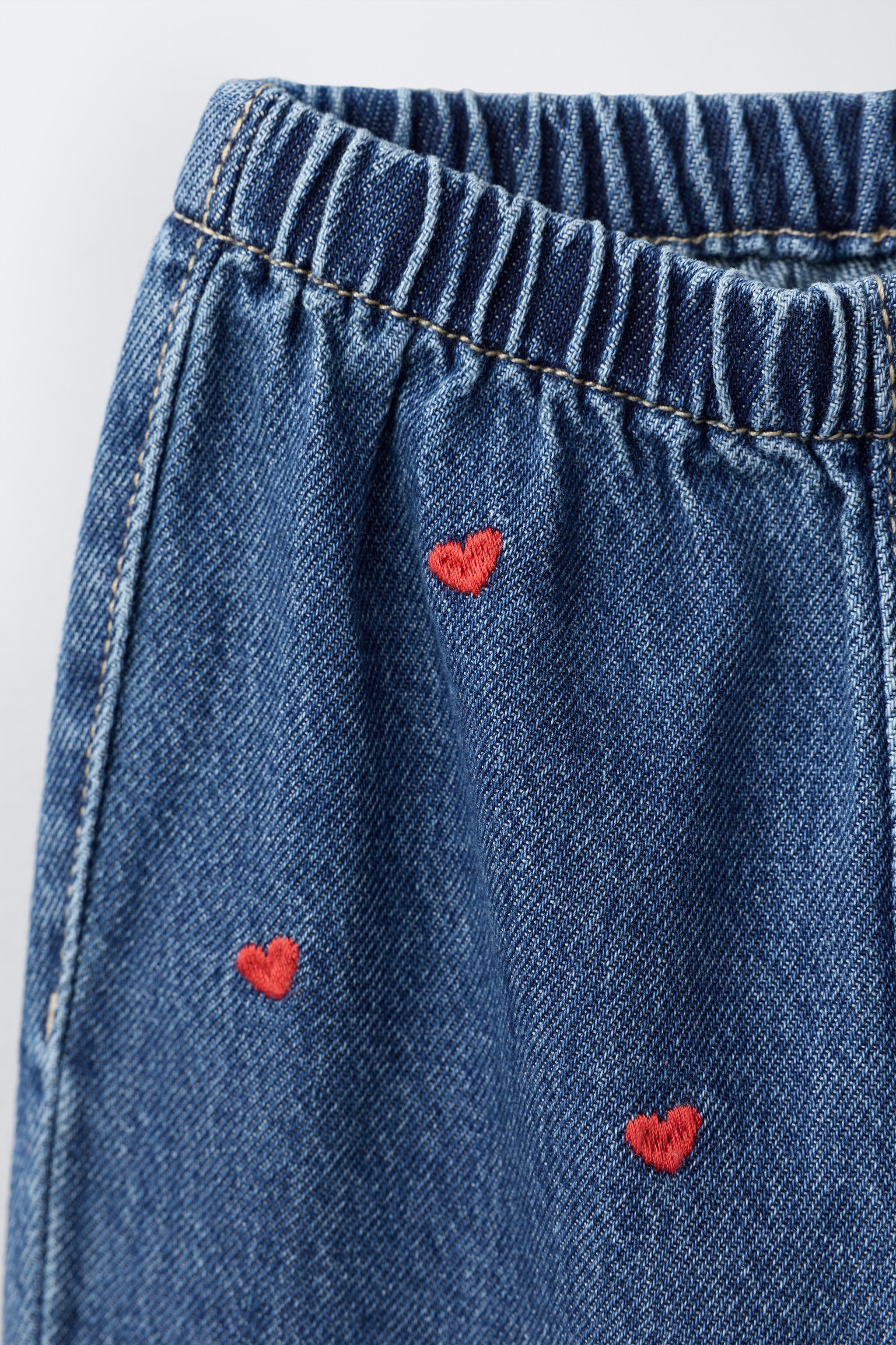 JEANS BAGGY À CŒURS BRODÉS