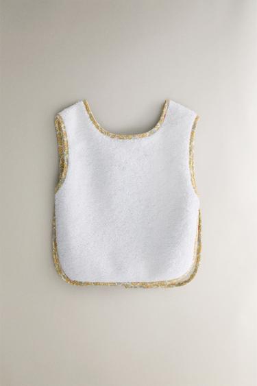CHILDREN'S BIB WITH FLORAL PIPING - Cream by Zara - Image 0