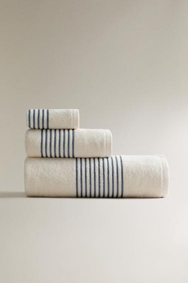 Zara COTTON BATH TOWEL WITH STRIPED BORDER - 淡藍色