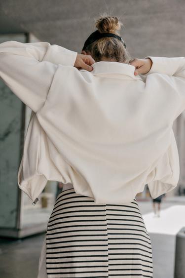 BOMBER FELPA PLIEGUES - Crudo de Zara