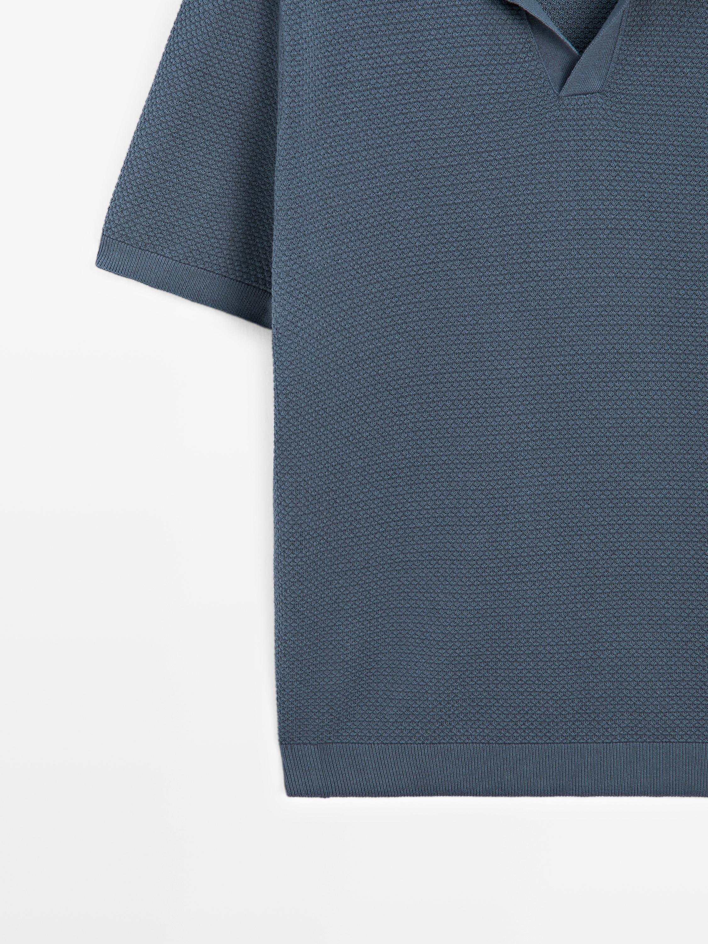 Polo en maille texturée à col V