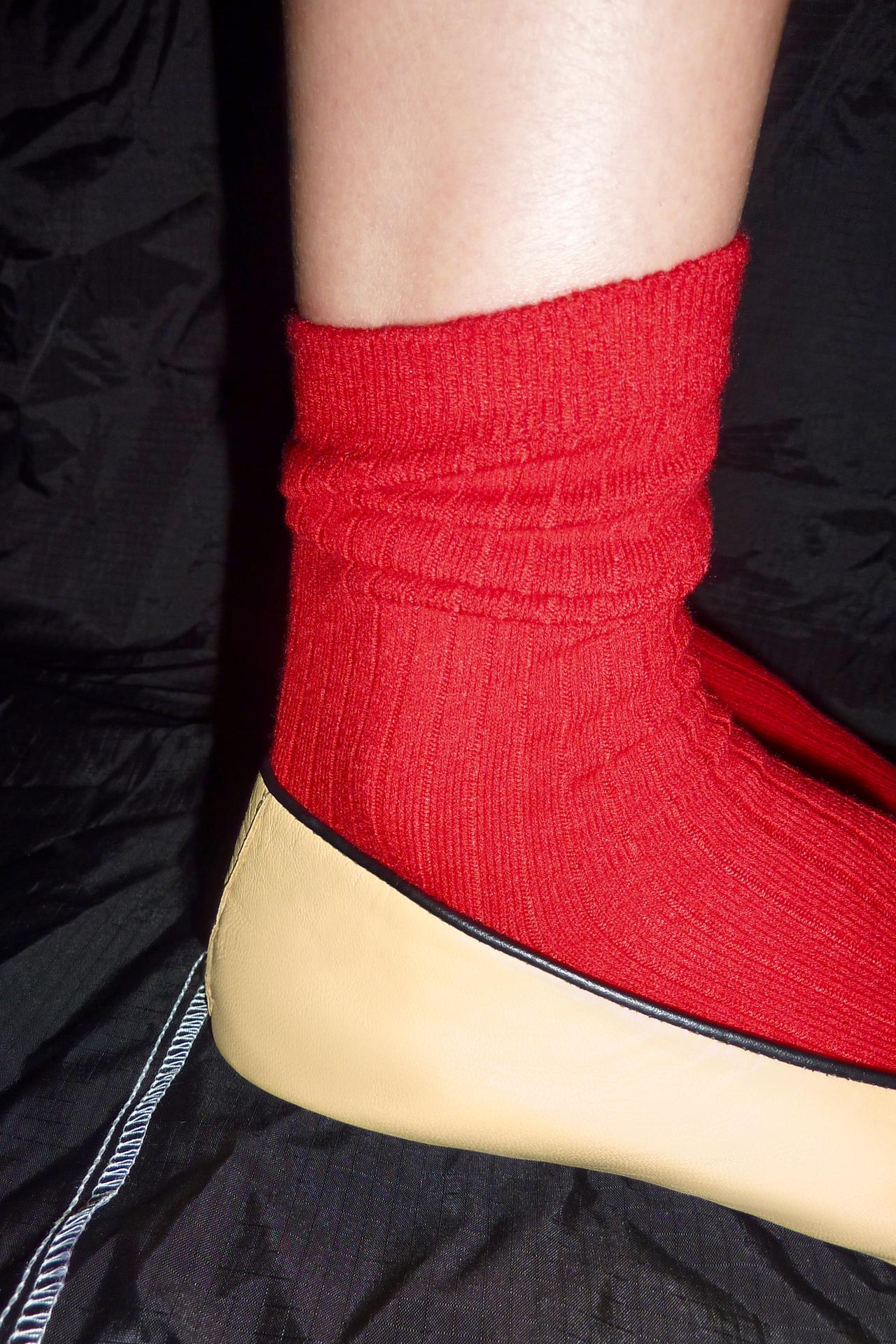 BASIC RIBBED SOCKS — Red