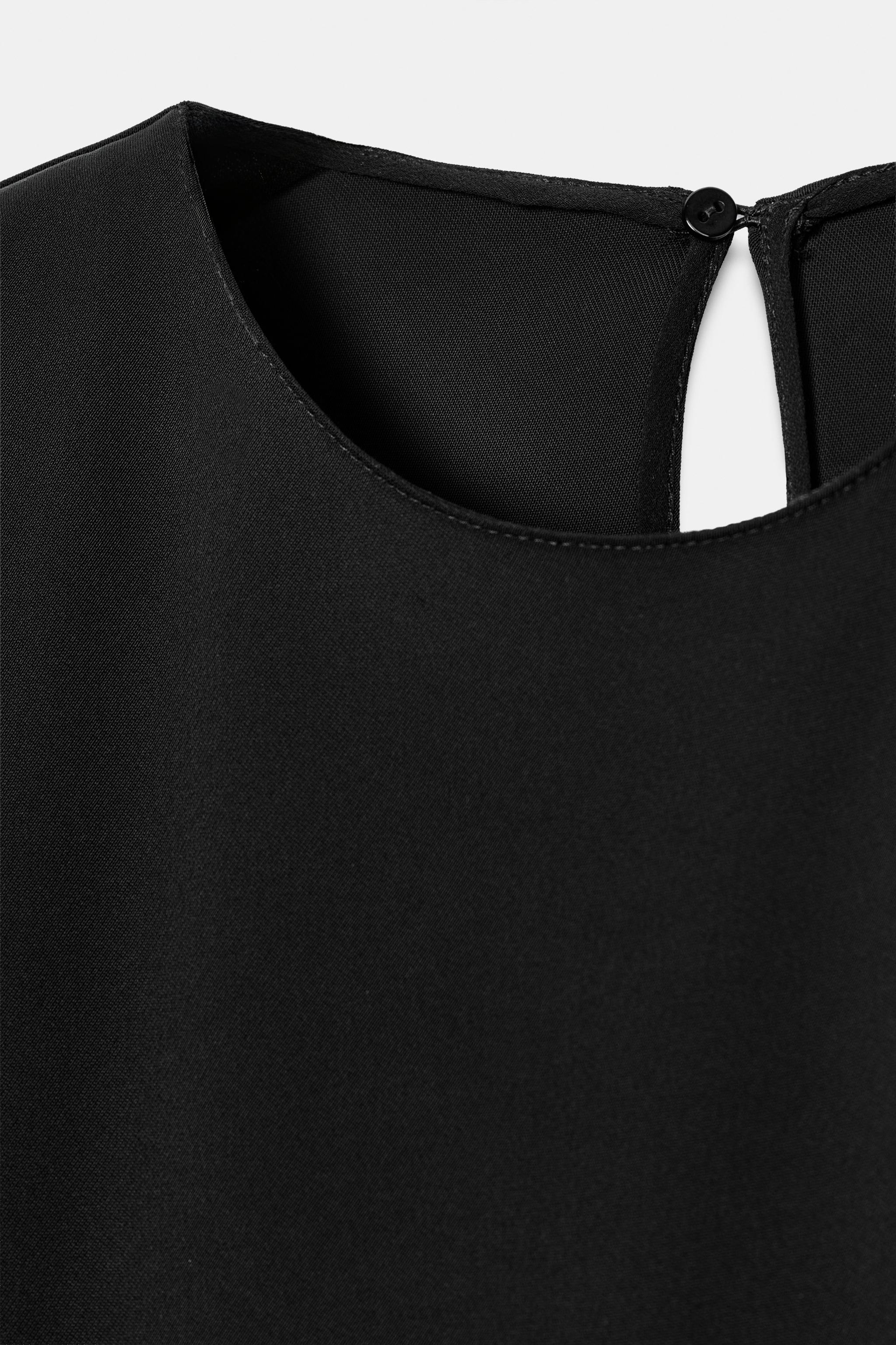ROBE COURTE À BAS ASYMÉTRIQUE