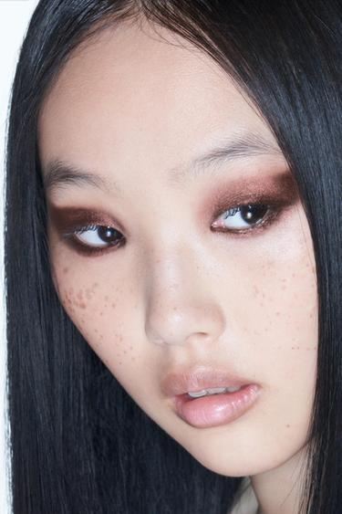 CREAM EYESHADOW - DARK PLUM SHIMMER by Zara - Image 1