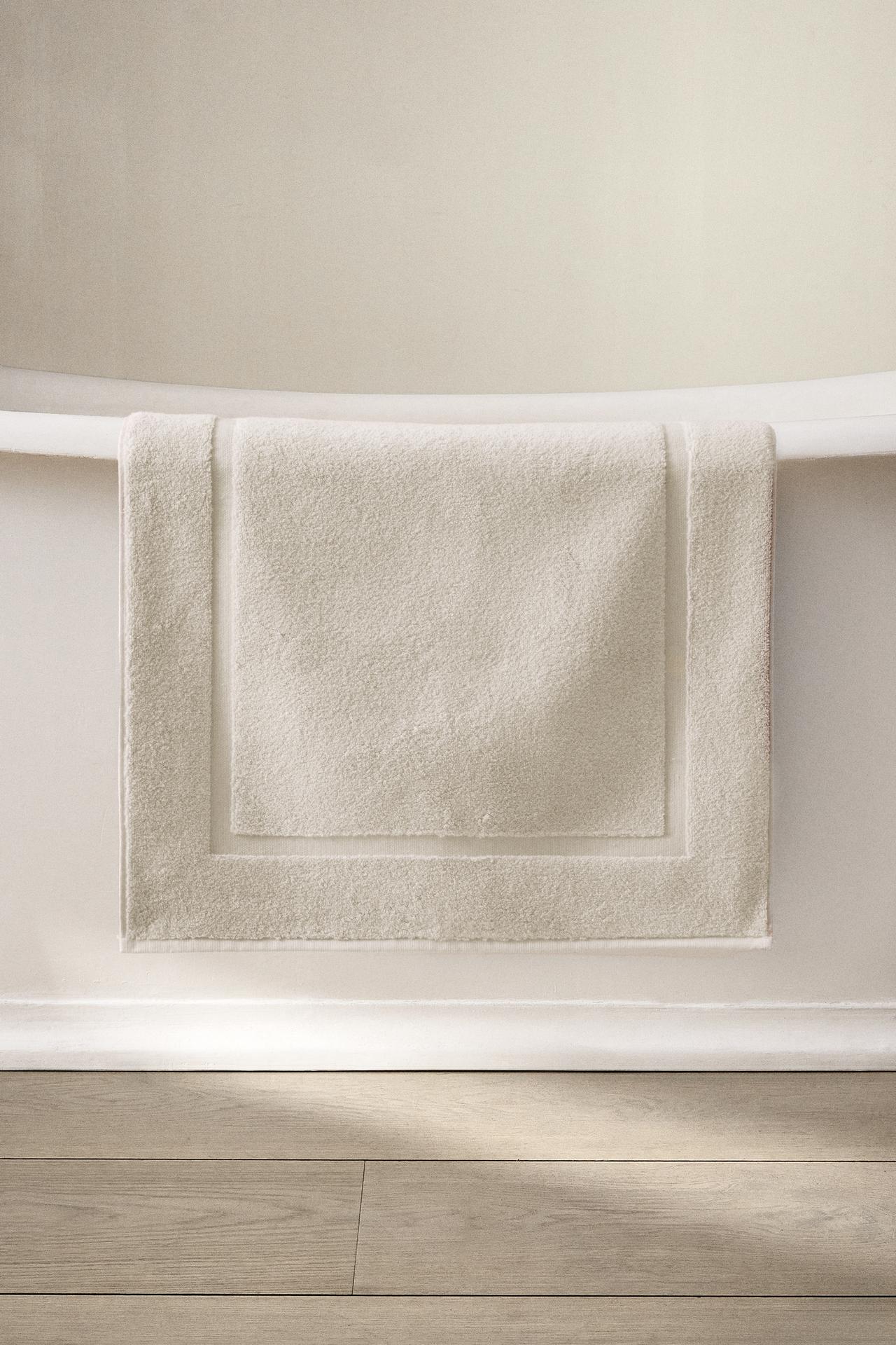 SOFT TERRY BATH MAT — Light sand