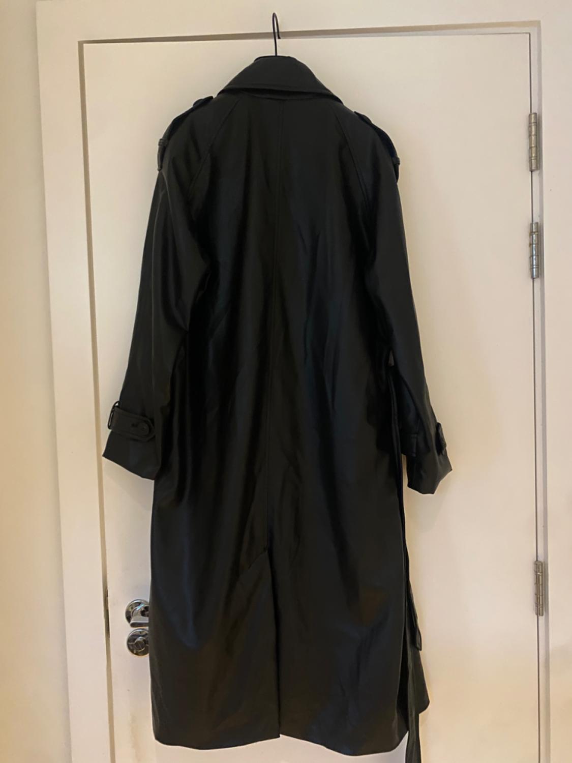 OVERSIZE LEATHER EFFECT TRENCH COAT - Image 2