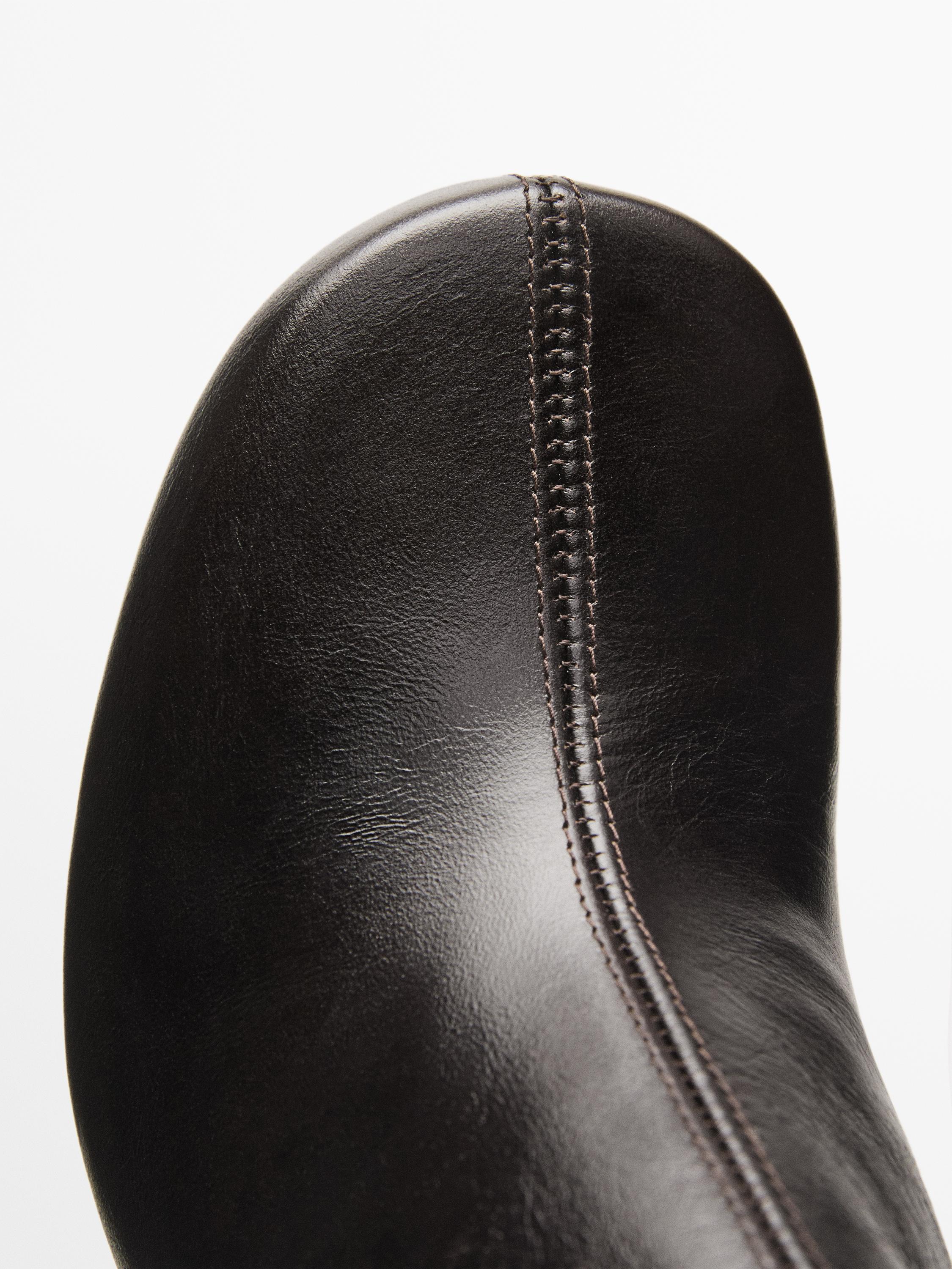 Bottines à talon en cuir brillant