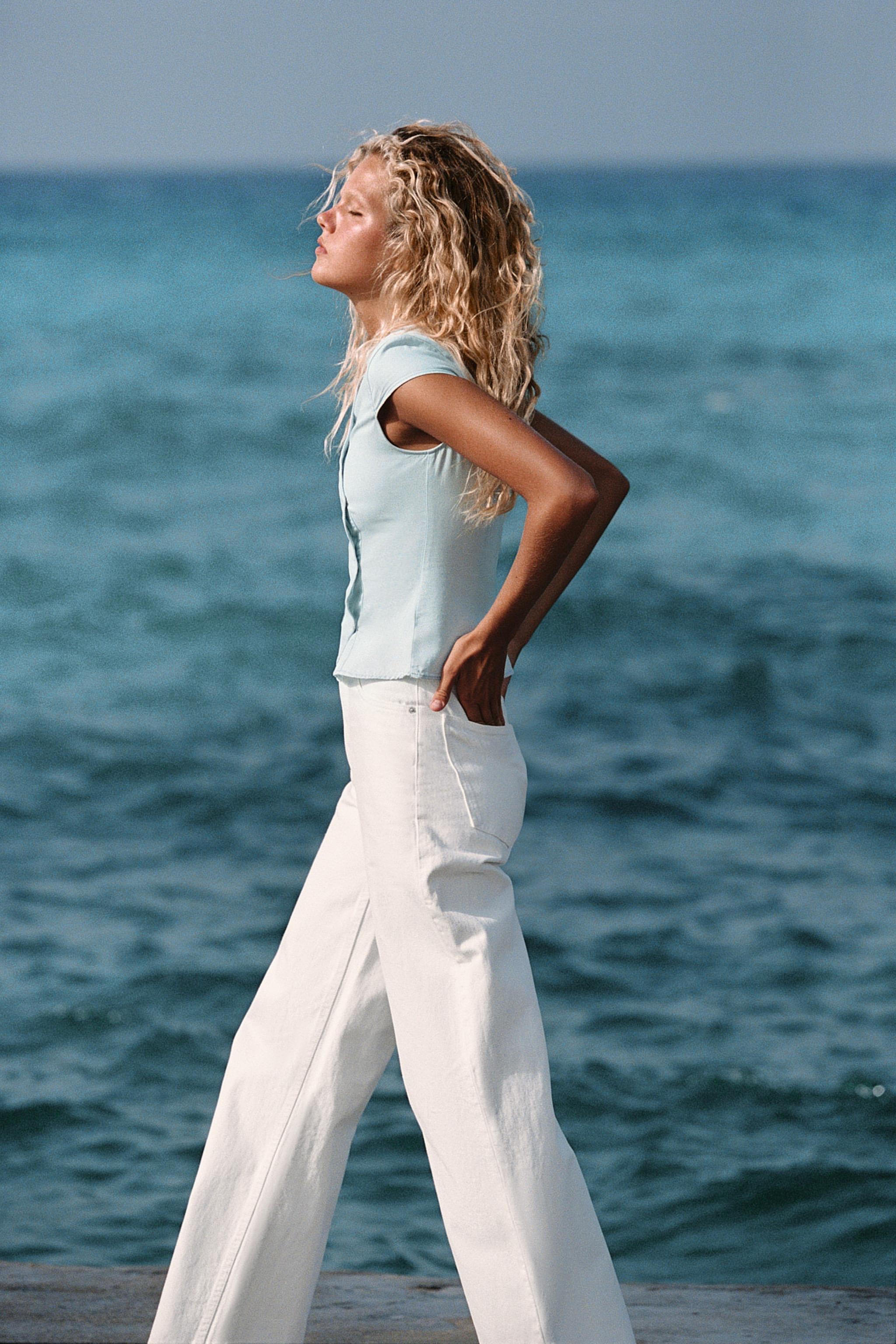 BUTTONED HIGH COLLAR TOP