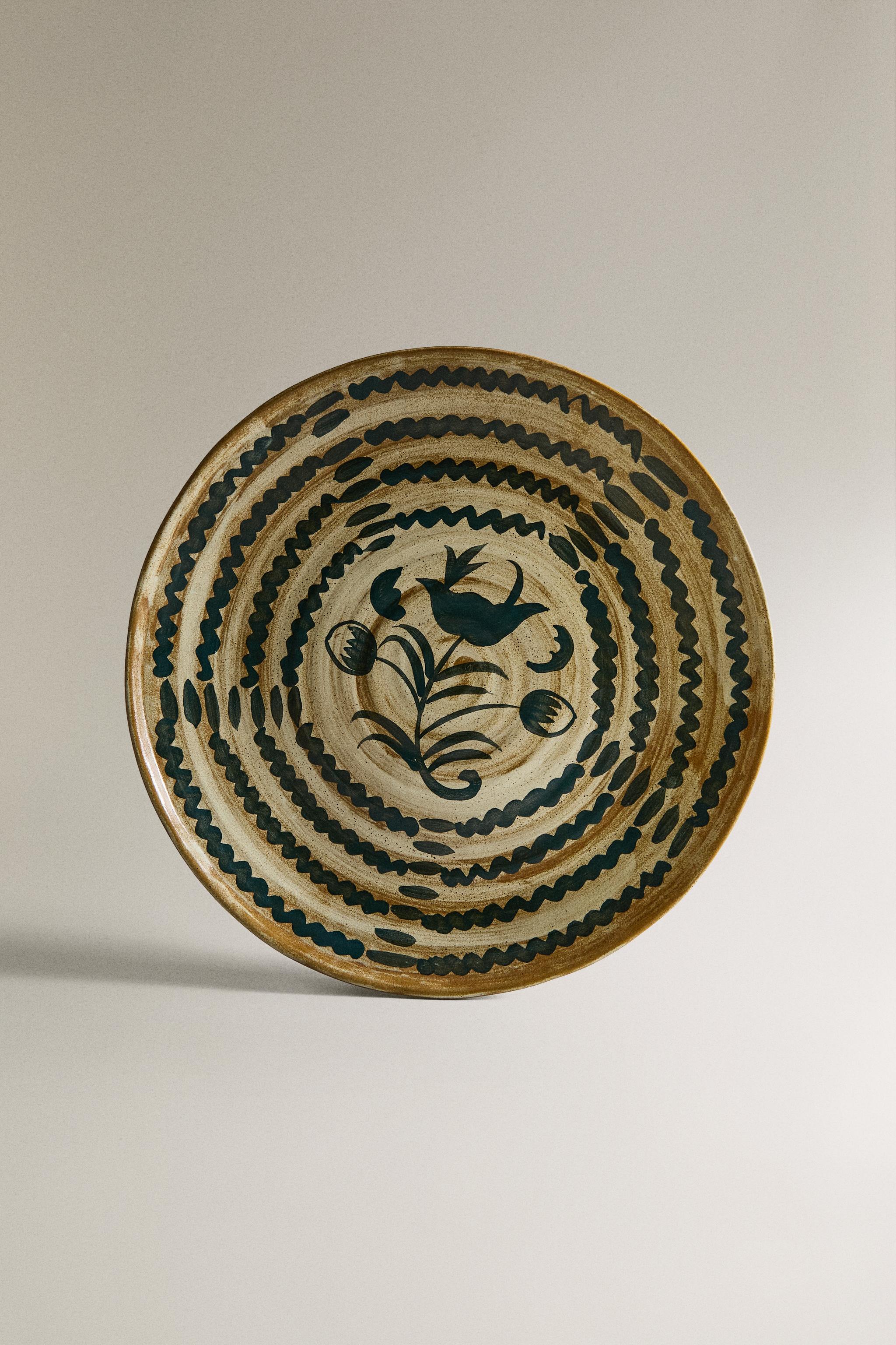 ROUND STONEWARE FLORAL SERVING DISH